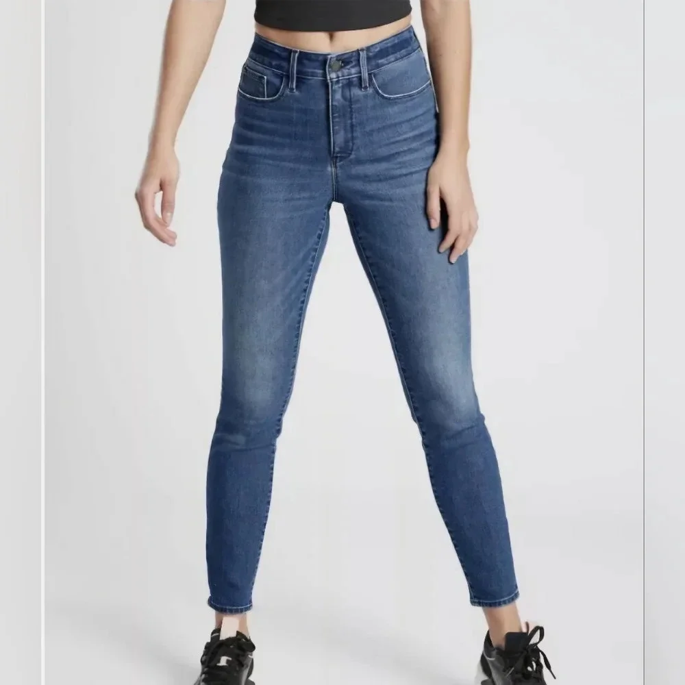 Athleta EUC sculptek high rise skinny jeans in medium wash size 8